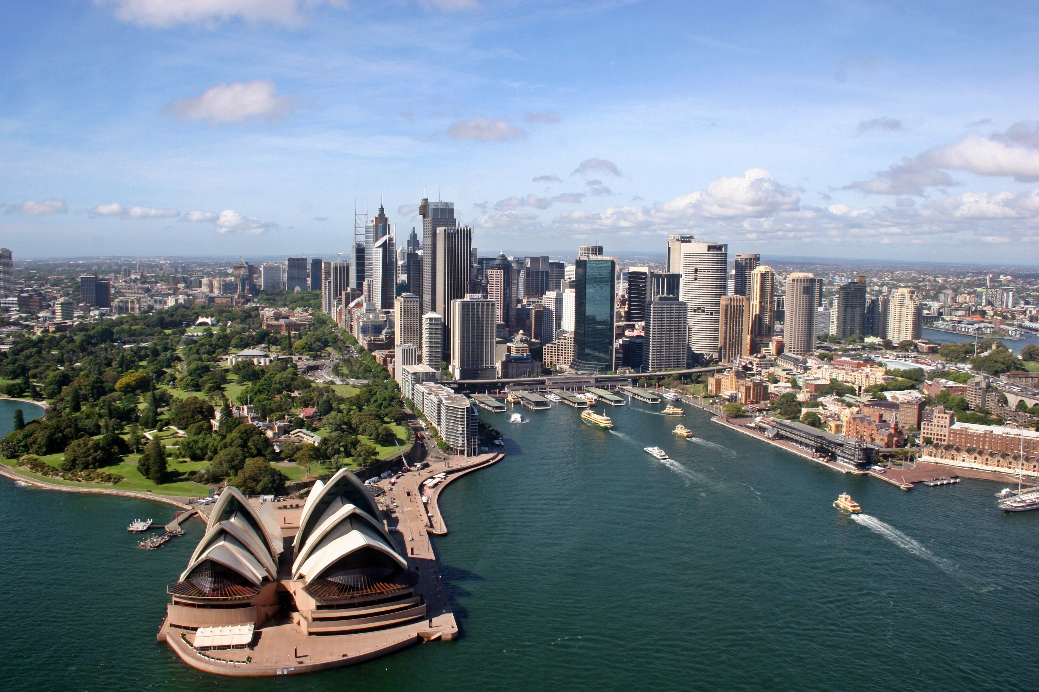 Sydney_skyline_from_the_north_aerial_2010